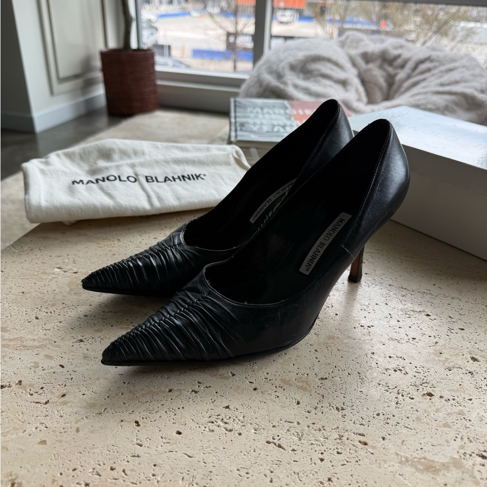 Manolo Blahnik Black Pointed Leather Pumps